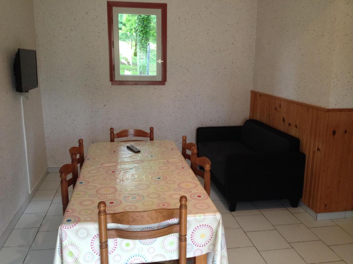 Village De Gites Le Chatenet Thonac Buitenkant foto