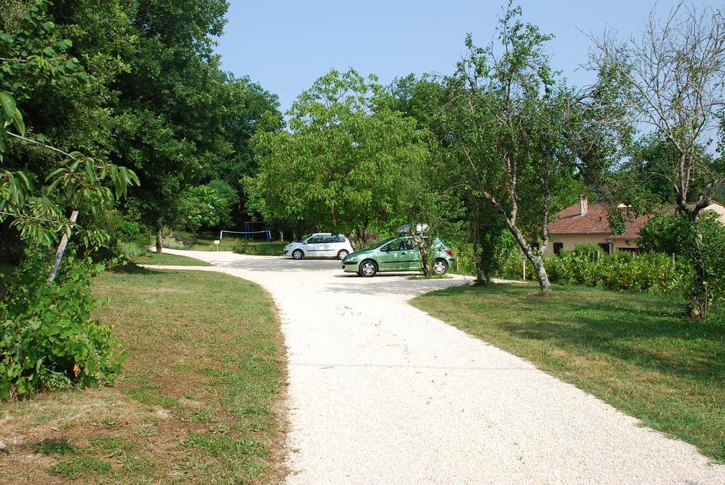 Village De Gites Le Chatenet Thonac Buitenkant foto
