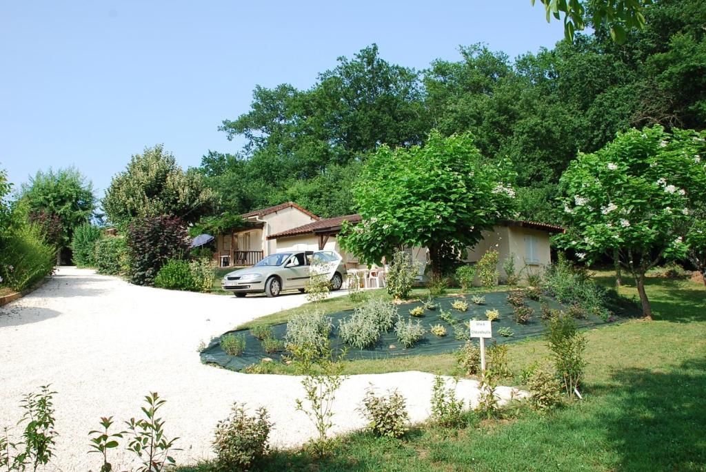 Village De Gites Le Chatenet Thonac Buitenkant foto