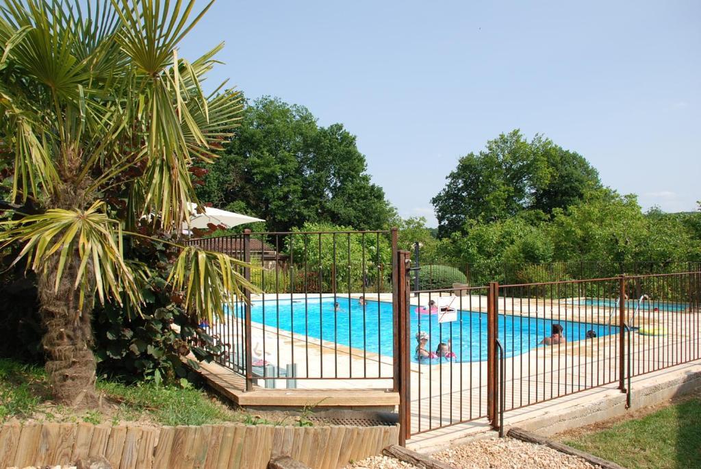 Village De Gites Le Chatenet Thonac Buitenkant foto